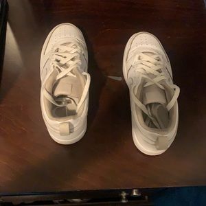 Nike shoes not fake ripped tag no box size 6